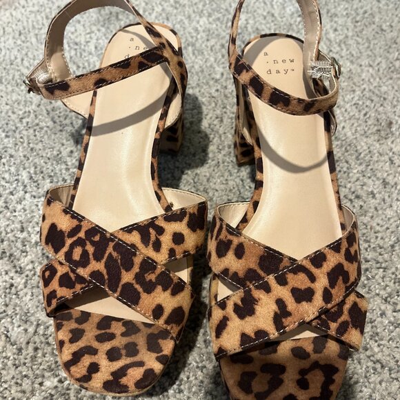 A NEW DAY CHEETAH BLOCK SANDAL HEELS SZ 8M - Picture 1 of 5